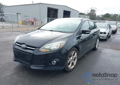 2014 Ford Focus Titanium z USA, uszkodzony, nr VIN 1FADP3J27EL227311